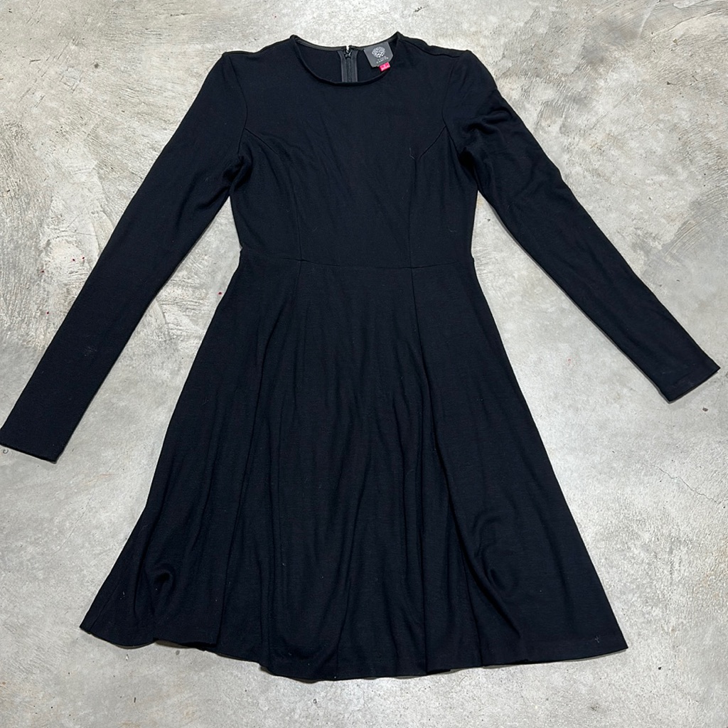 Vince Camuto Brand Black Dress Zip Up Back  Size 2  M55